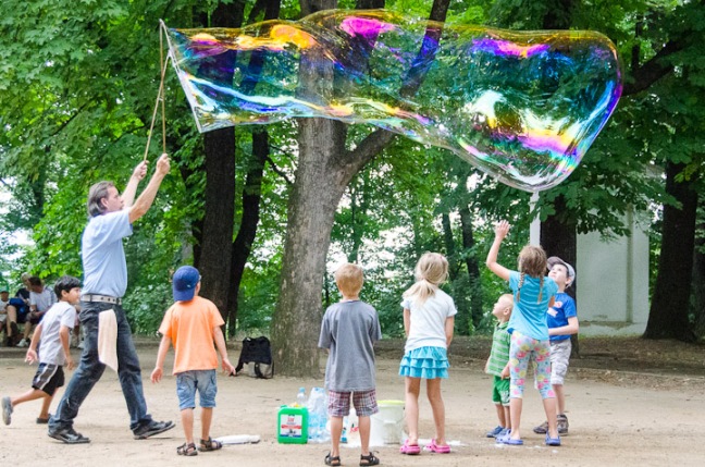 Diviértete creando súper burbujas de jabón con niños – Pompas de jabón  gigantes